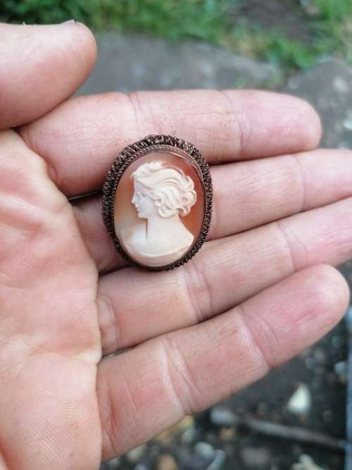 Stunning vintage cameo pendant and brooch marked BA80