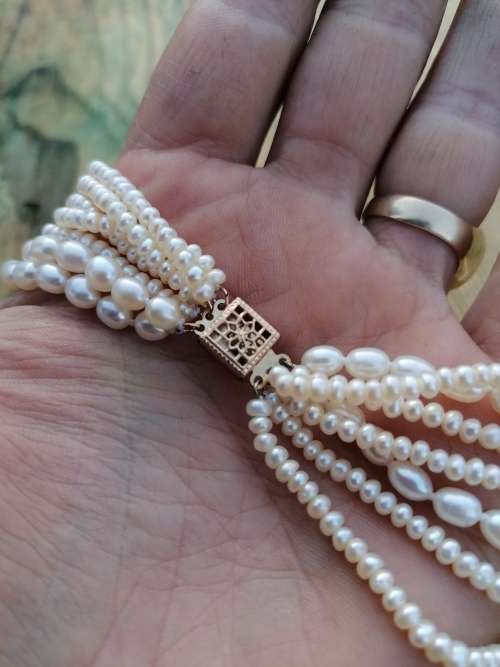 Vintage pearls necklace with 14 /20 marked clasp