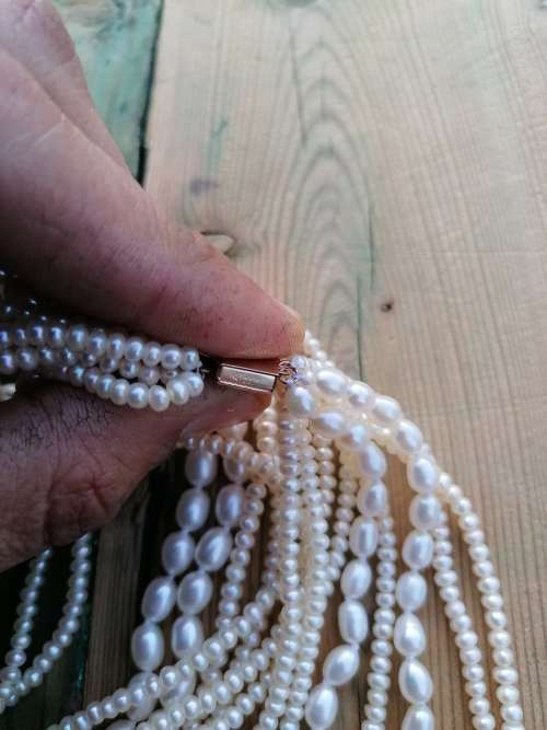 Vintage pearls necklace with 14 /20 marked clasp