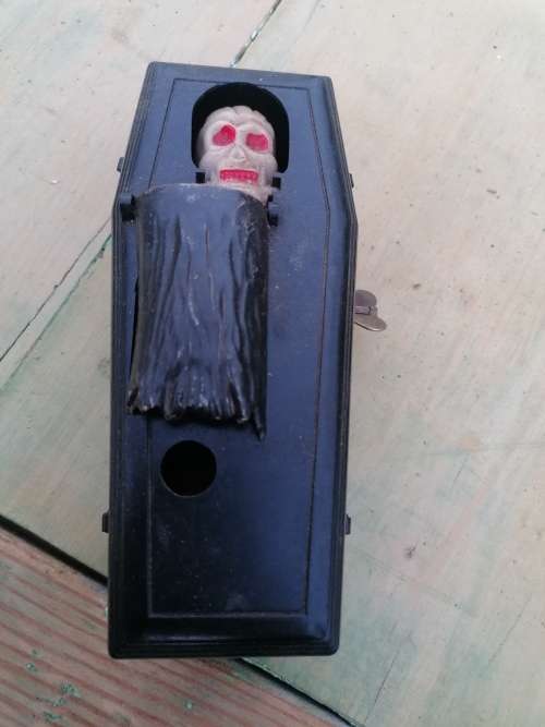 Working Wind Up Coffin Bank Skeleton Coin Grabber