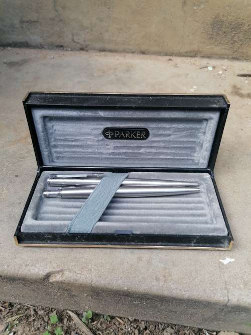 Parker pen needs ink. Other one no point