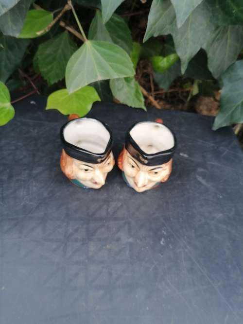 2 porcelain mugs
