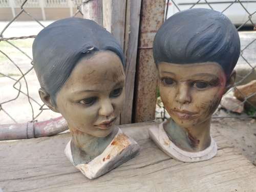 Pair of Vintage head figures from the 1960s.