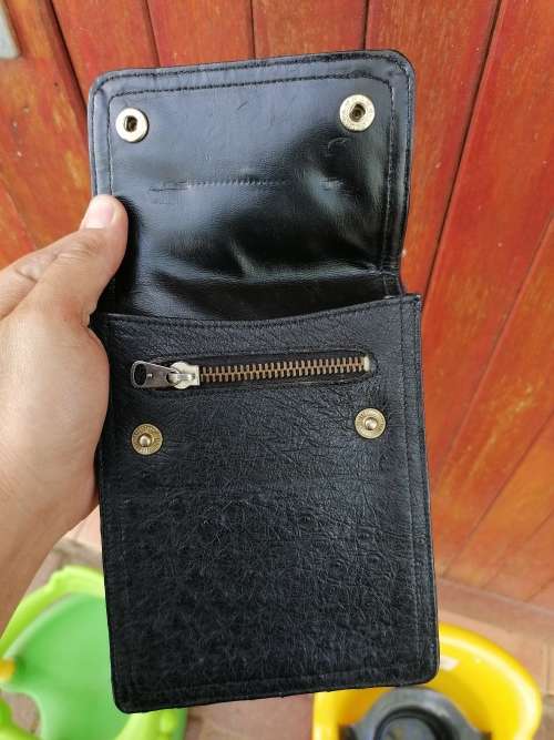 Looks like ostrich leather but not sure