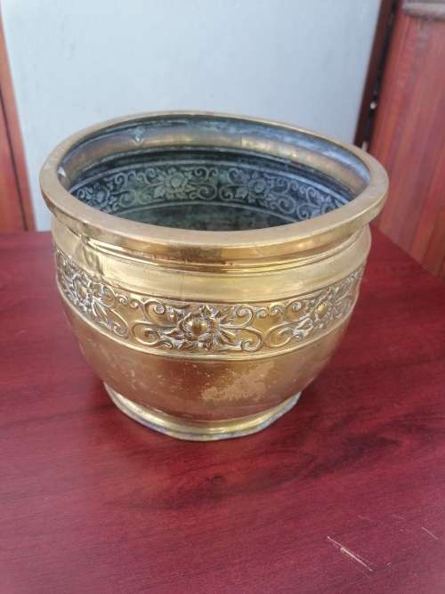 Brass pot