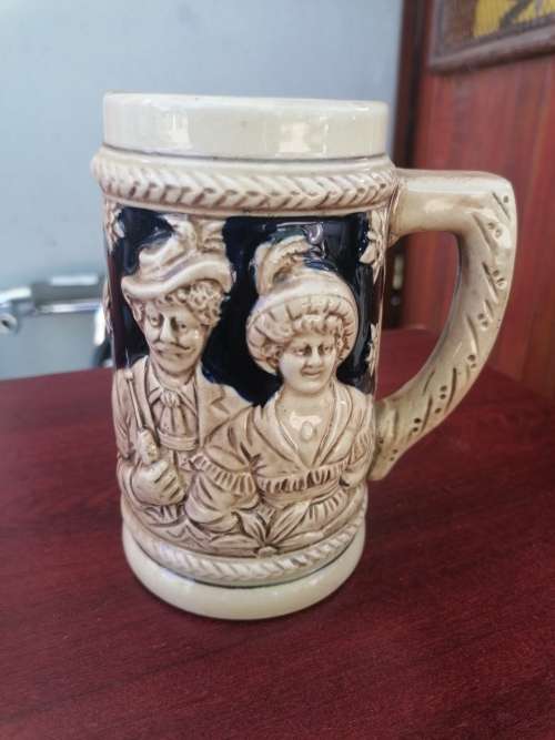 Vintage bear mug. Small hairline crack