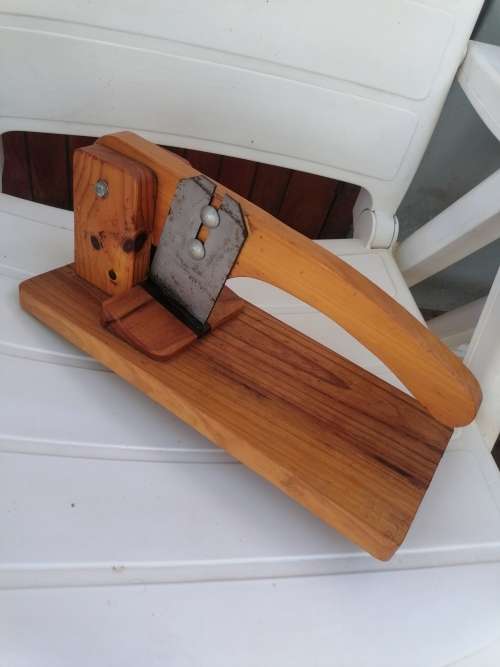 Biltong cutter