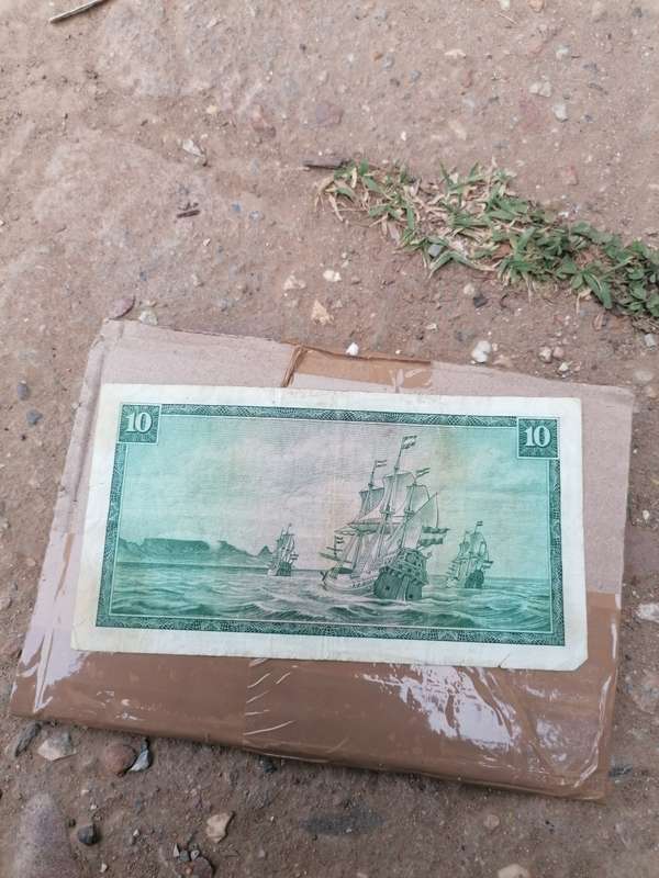 Old South African R10 note