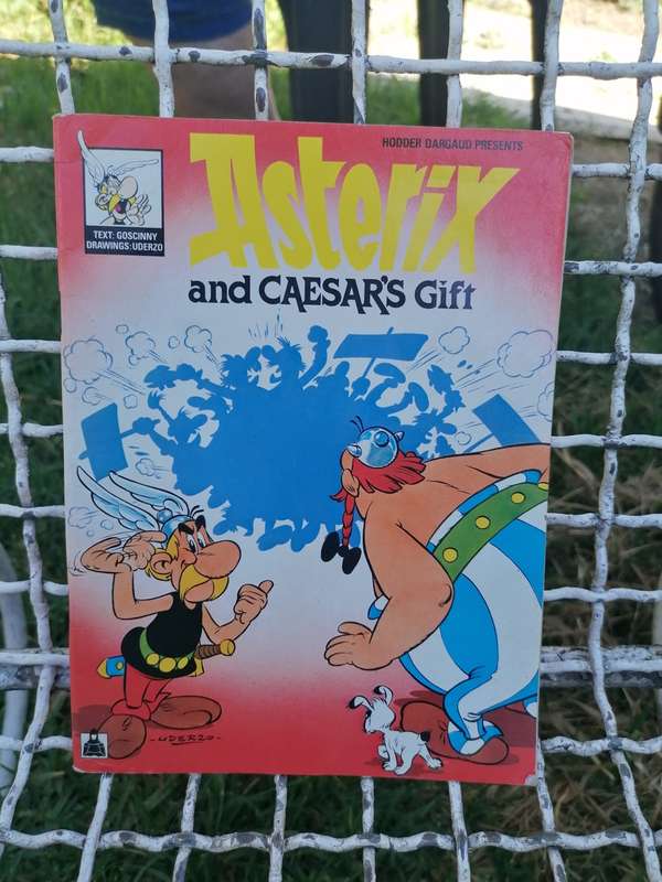 1987 Asterix and Ceasars gift comic book.