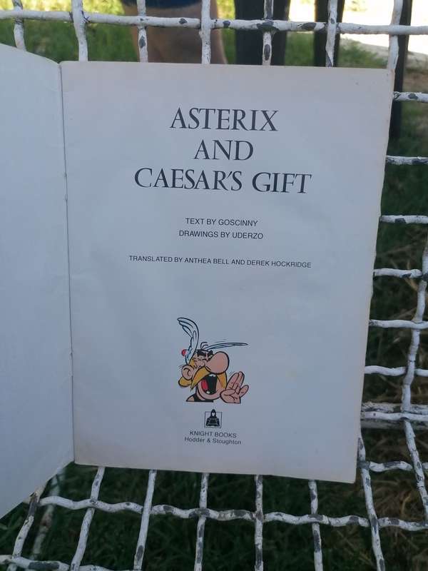 1987 Asterix and Ceasars gift comic book.