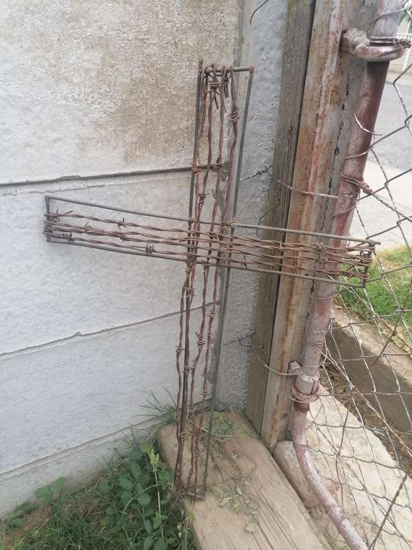 Metal cross