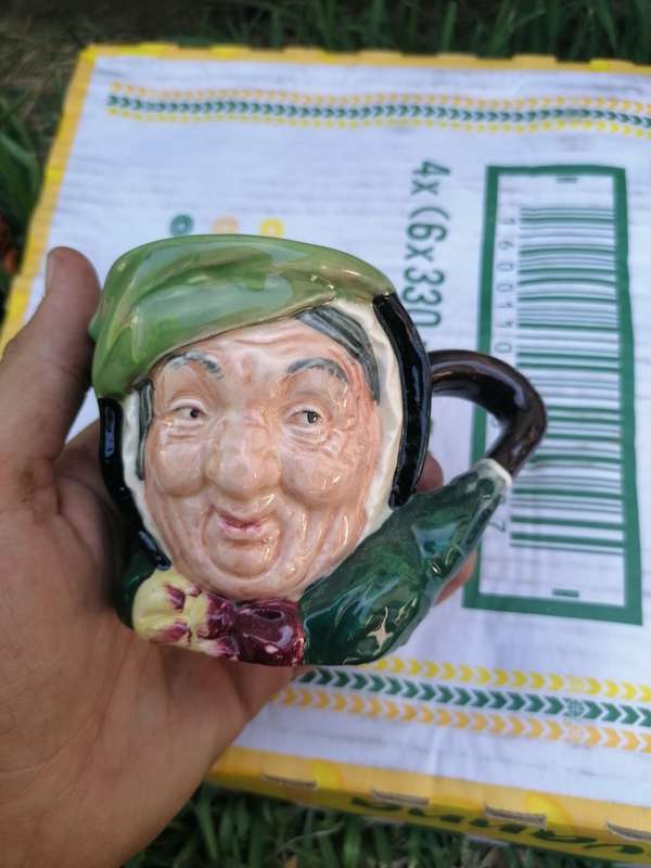 Royal Doulton sairey gamp toby jug