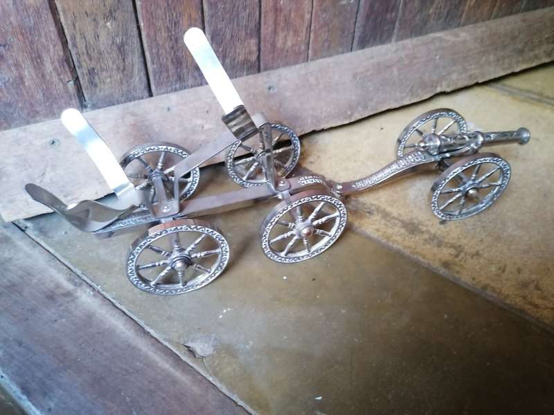 Vintage cannon gun carriage & trailer.