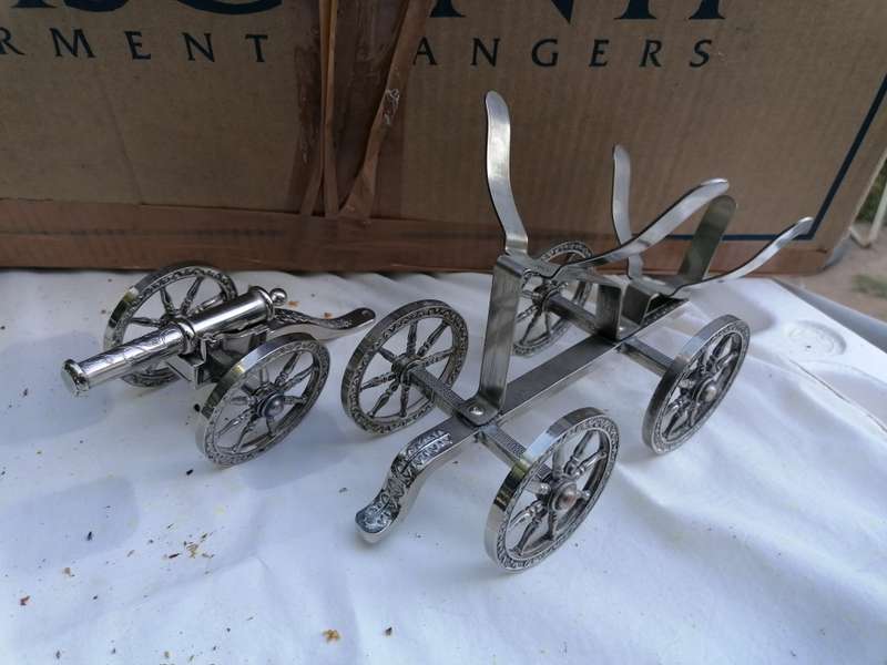 Vintage cannon gun carriage & trailer.