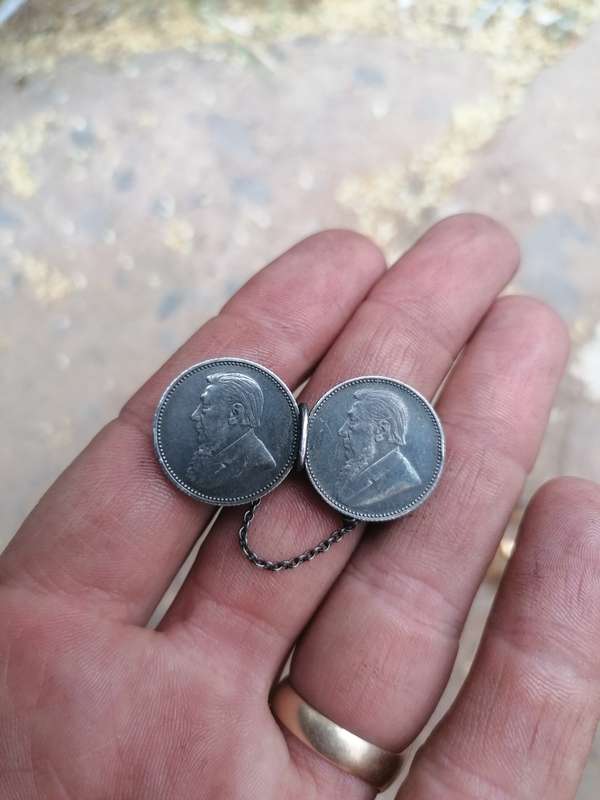 ANGLO BOER WAR TRENCH ART BROOCH MADE FROM 2 X 6D  SILVER KRUGER COINS