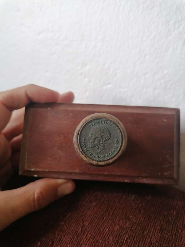 Vintage ink blotter with badge `sibelium janssen pharmaceutical`
