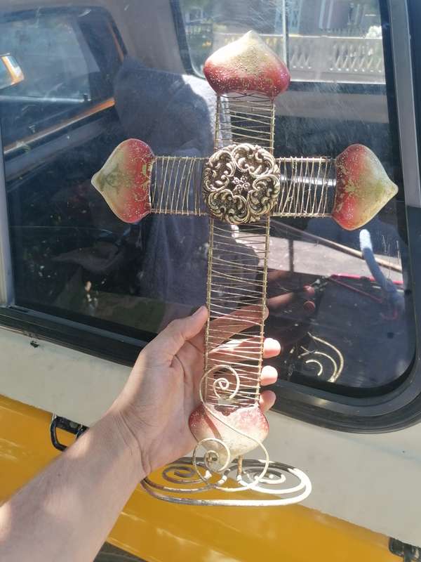 Metal cross ornament