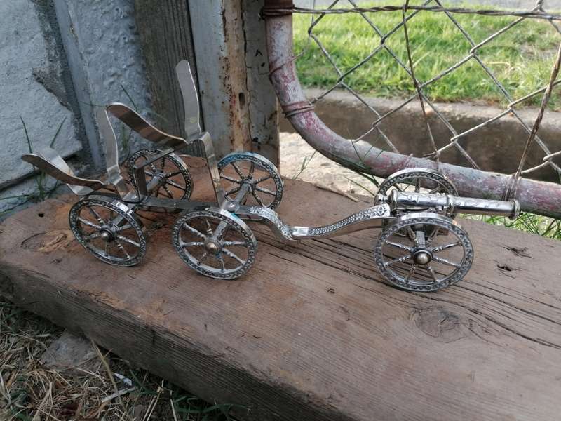 VINTAGE SILVER PLATED WINE BOTTLE HOLDER CANNON