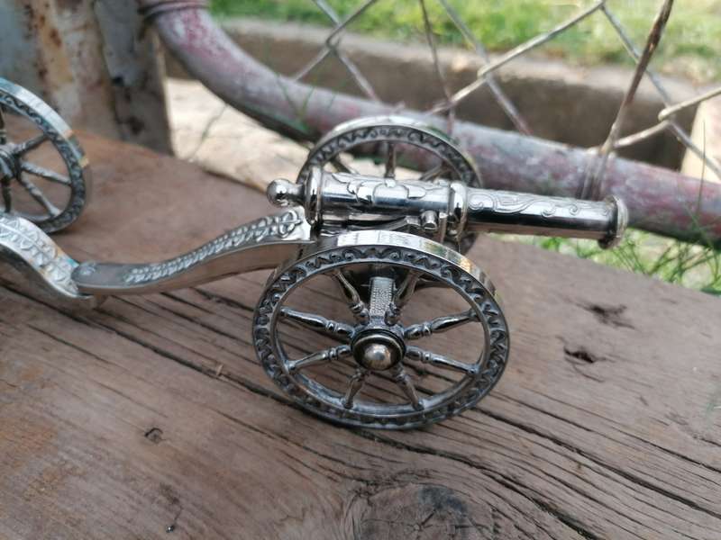 VINTAGE SILVER PLATED WINE BOTTLE HOLDER CANNON