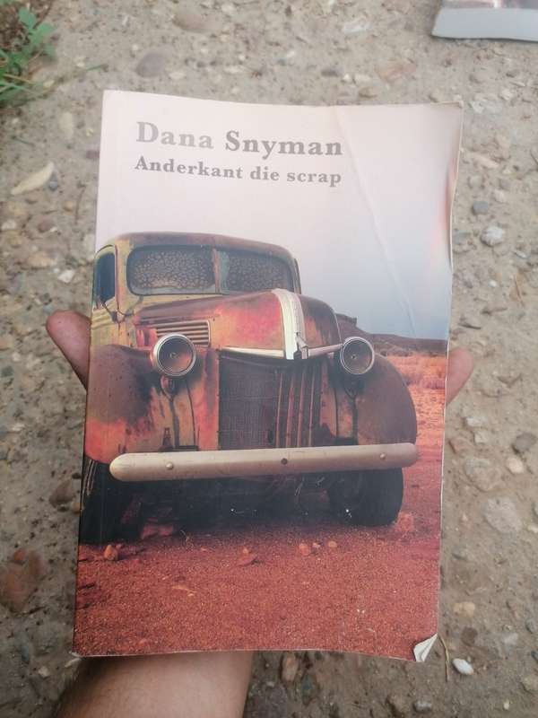 Anderkant die scrap by Dana Snyman