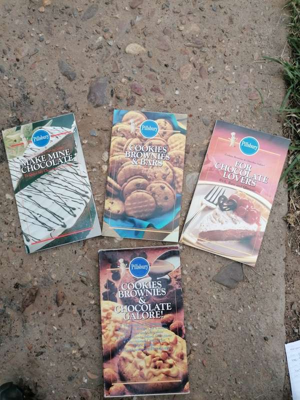 Pillsbury Cookies Brownies & Chocolate Galore