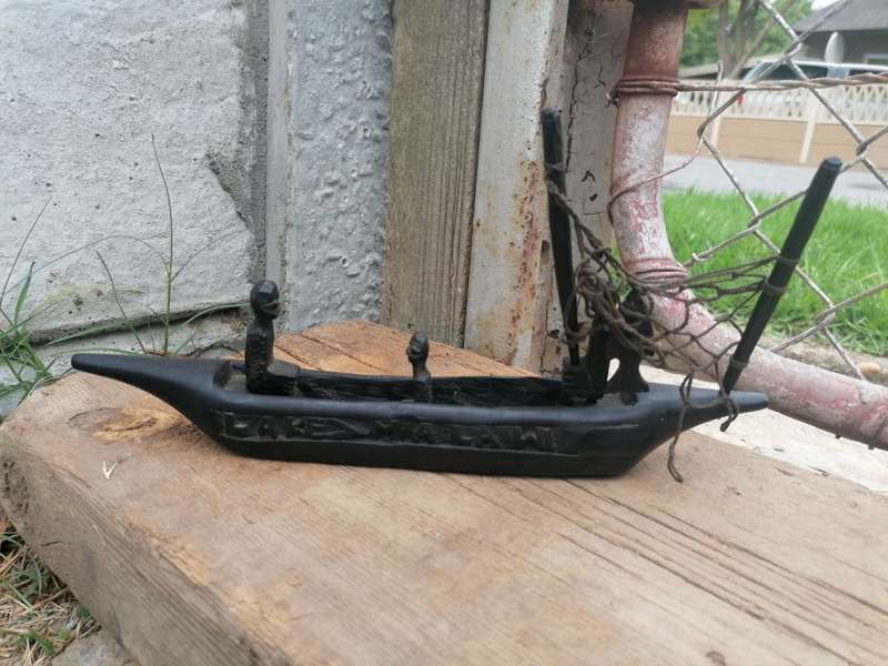 RARE  Lake MALAWI AFRICAN Tribal Art Hand Carved Ebony wood Boat Fishing  28cm x 15cm +-
