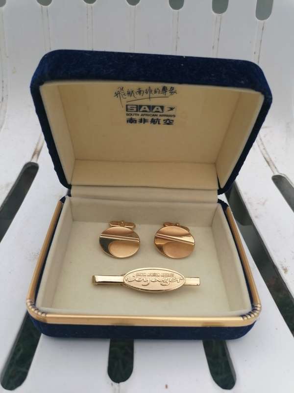 SAA cufflinks set in box