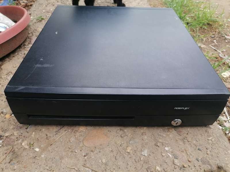 POSIFLEX CR-4000 SERIES CASH DRAWER. SELLING AS IS