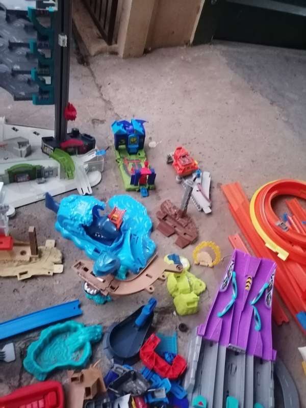 Massive hot wheels sets. No cars