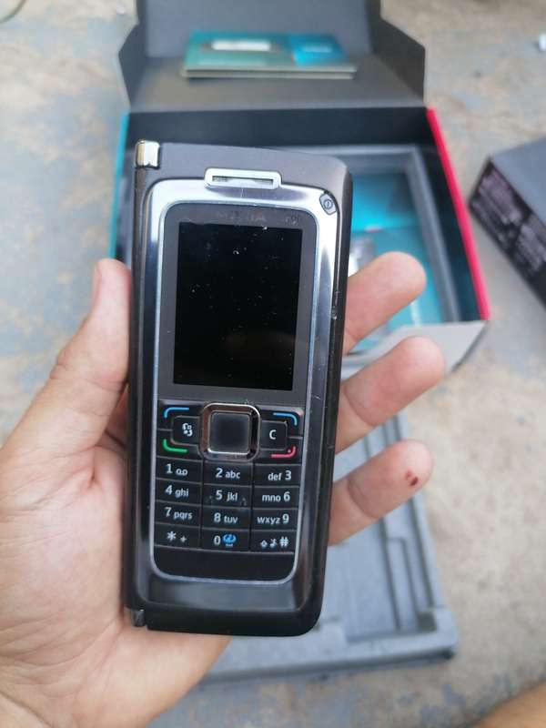 Rare find a rare original NOKIA E90 CELLPHONE IN BOX