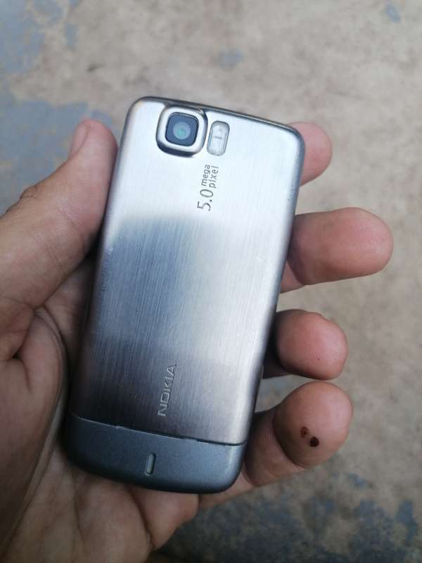 Old nokia cellphone, could not test selling as is