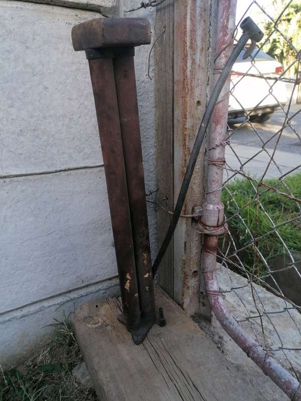 Vintage Bic wheel Manuel pump. Selling as is