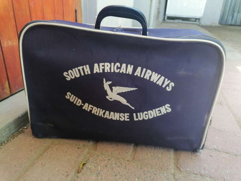 RARE FIND RARE vintage south african airways suid afrikaanse lugdiens case bag.