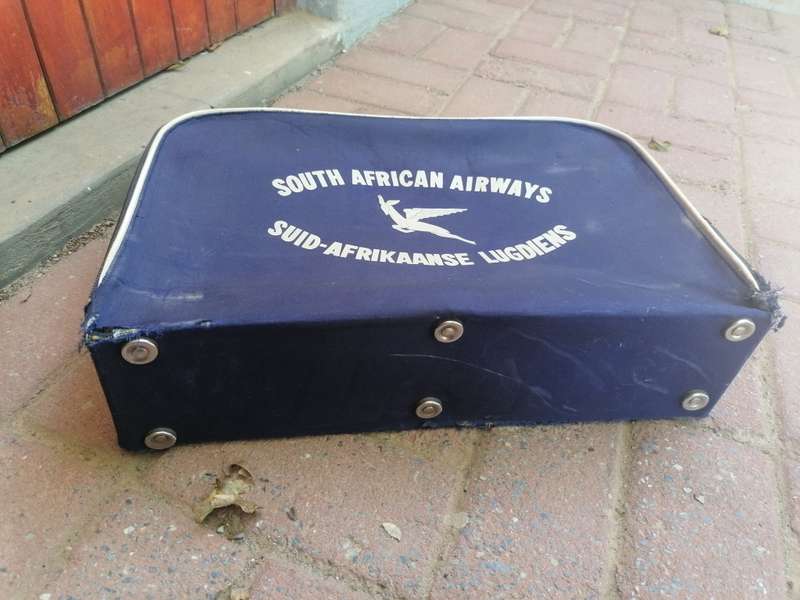 RARE FIND RARE vintage south african airways suid afrikaanse lugdiens case bag.