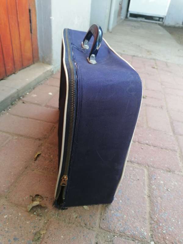 RARE FIND RARE vintage south african airways suid afrikaanse lugdiens case bag.
