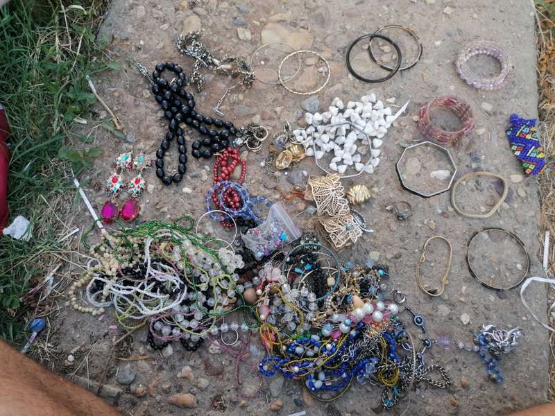 Lot of consumer jewelry. Some need repair.