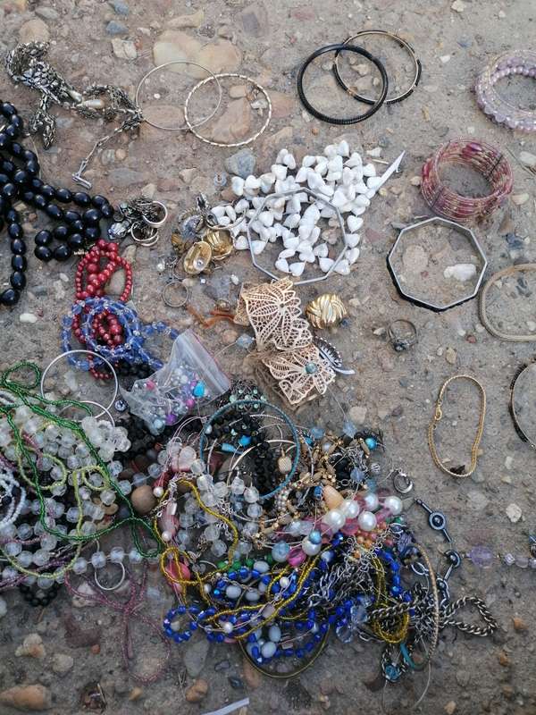 Lot of consumer jewelry. Some need repair.