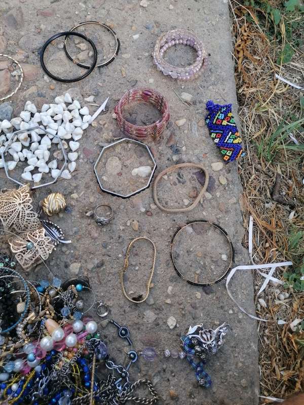 Lot of consumer jewelry. Some need repair.