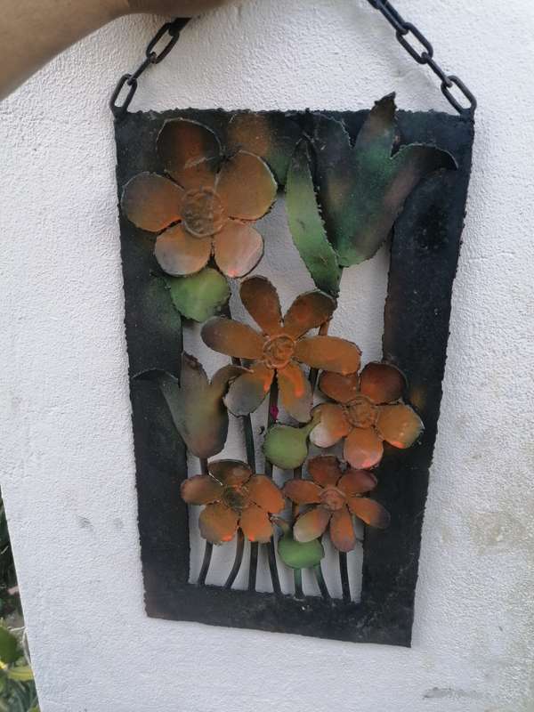 Metal art piece