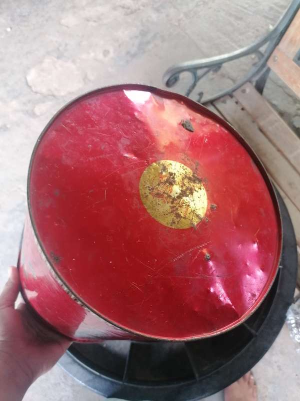 Vintage tin. No lid
