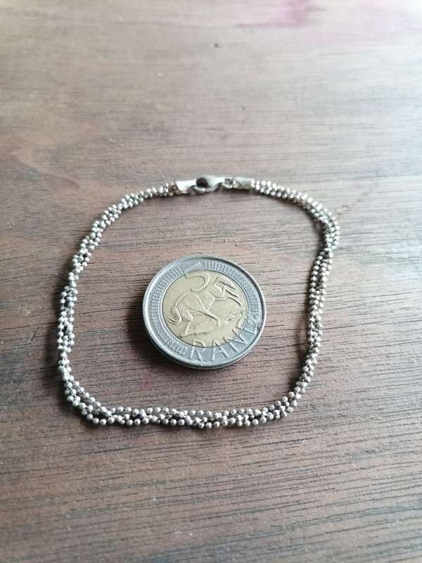 Small 925 sterling silver Bracelet. R5 only for the size