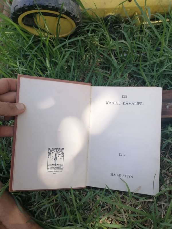 2 eerste uitgawes boeke van Elmar Steyn