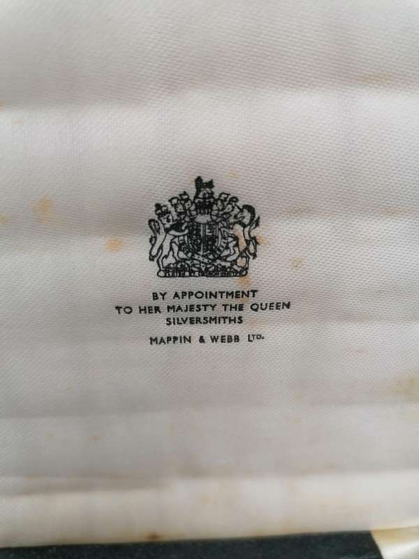 BY APPOINTMENT TO HER MAJESTY THE QUEEN SILVERSMITHS MAPPIN&WEBB LTD KNIVES IN ORIGINAL BOX