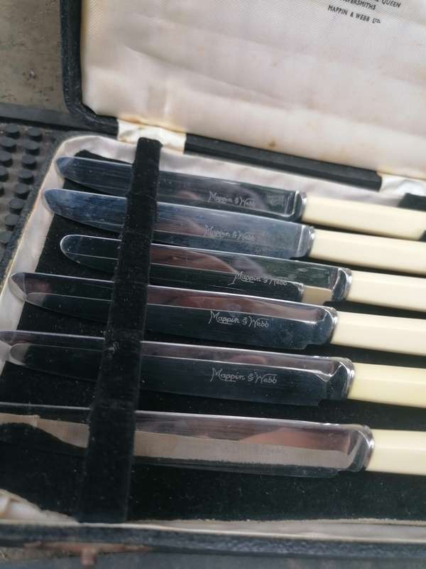 BY APPOINTMENT TO HER MAJESTY THE QUEEN SILVERSMITHS MAPPIN&WEBB LTD KNIVES IN ORIGINAL BOX