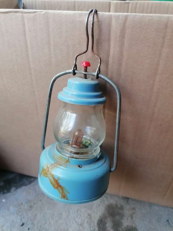 Small vintage lamp. Condition as per picture. Not tested