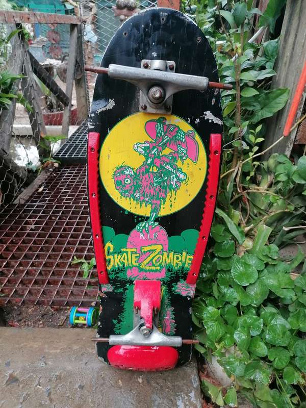 Rare find a original 1980s Valterra Skate Zombie Skateboard needs wheels