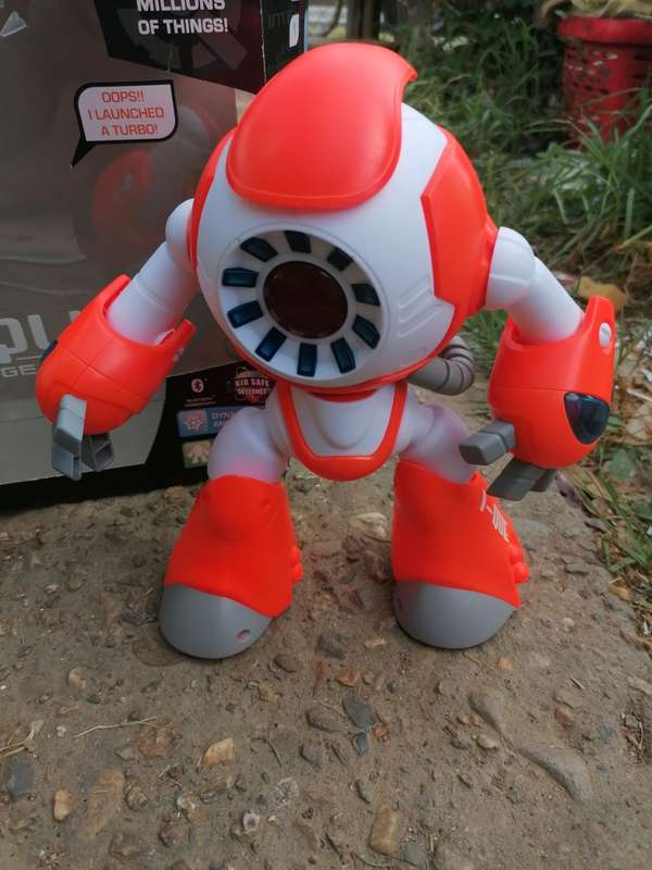 i-Que intelligent Robot working condition