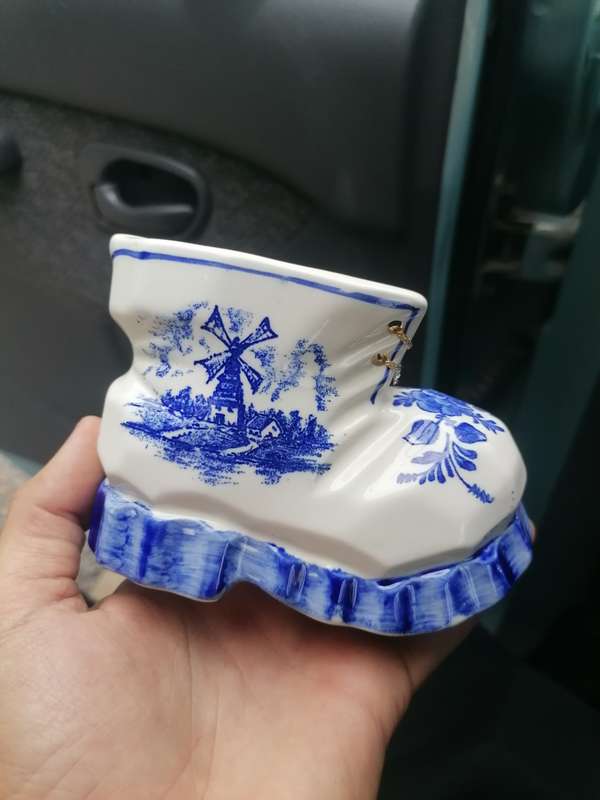 Vintage**Ceramic ashtray in the shape of a boot
