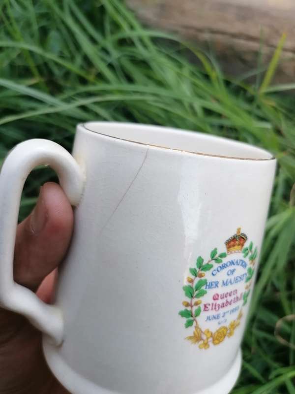 COLLECTABLE - COMEMORATIVE MUG - QUEEN ELIZABETH 11 - CORONATION JUNE 2, 1953