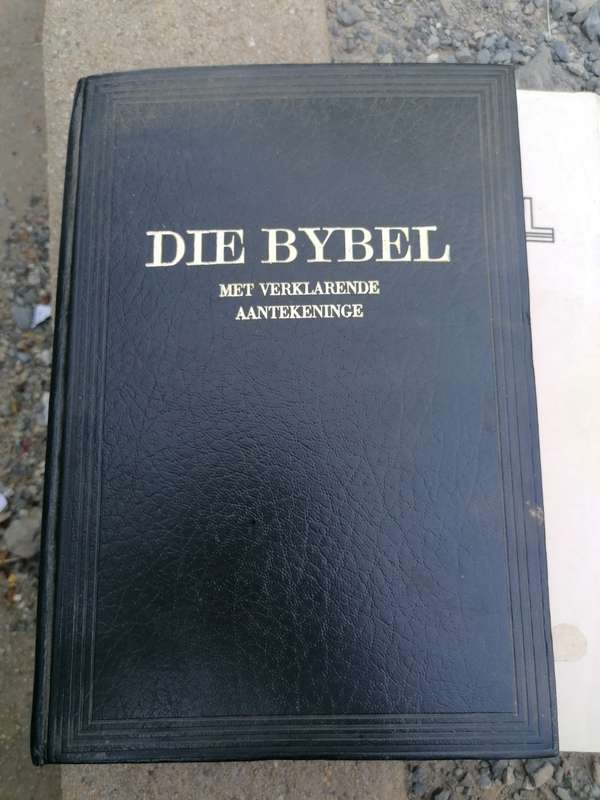 Bible - Die Bybel - Met Verklarende Aantekeninge - Deel 1